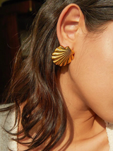 OYSTER EARRING