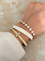 LUXORA CLOVER BANGLE