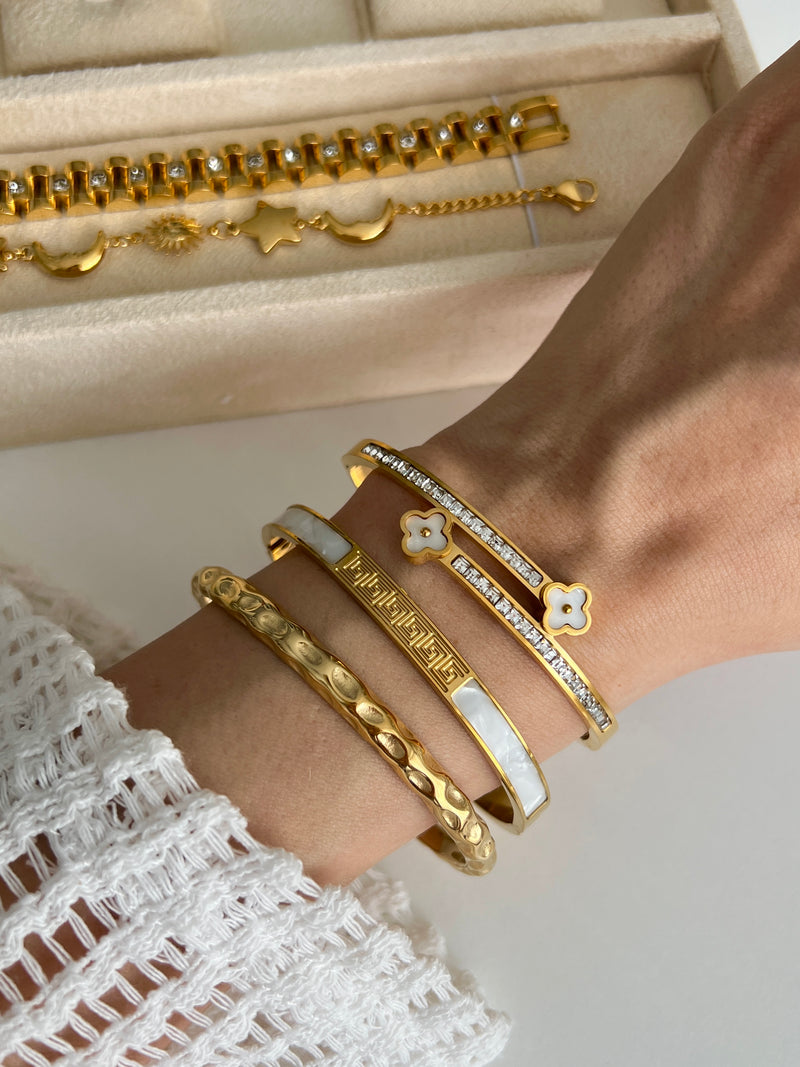 YUNA CLOVER BANGLE
