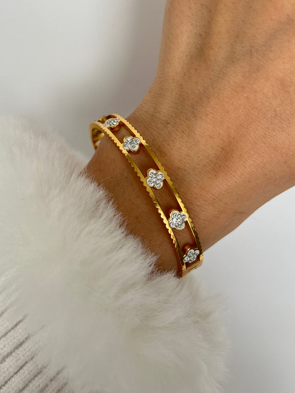 LILI CLOVER BANGLE