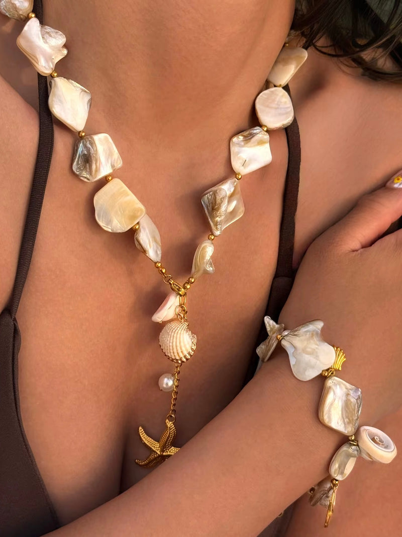 COASTAL GIRL NECKLACE