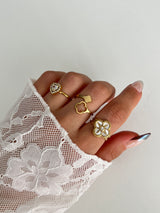 TINY CLOVER RING