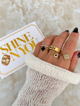 CORIA FLOWER RING