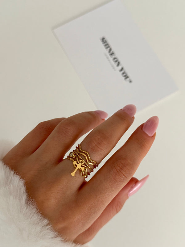 CROSSED RING