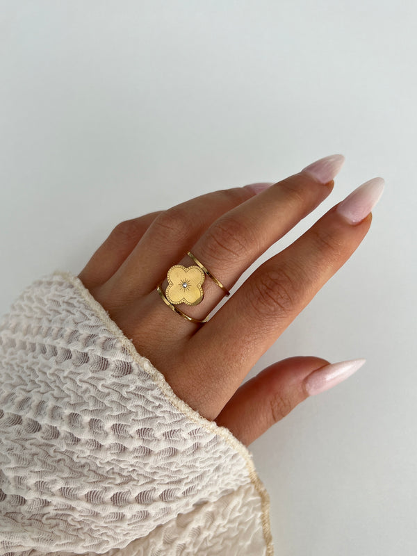 MAGGIE CLOVER RING