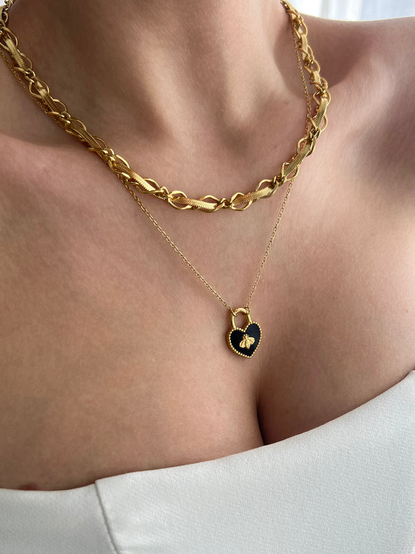QUEEN NOIR NECKLACE