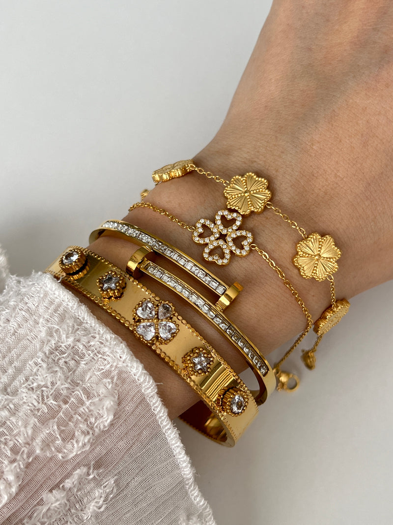 ZYRELLE CLOVER BANGLE