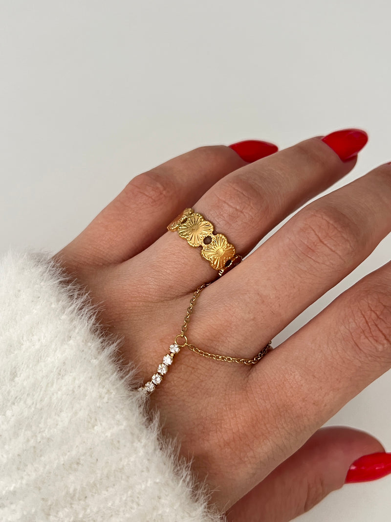 VENERA CLOVER BAND RING