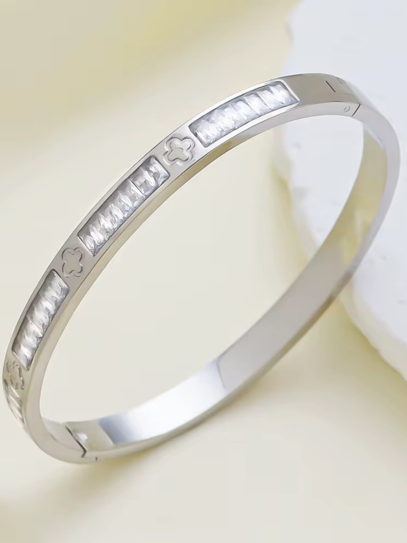 CLOVER SHINE BANGLE