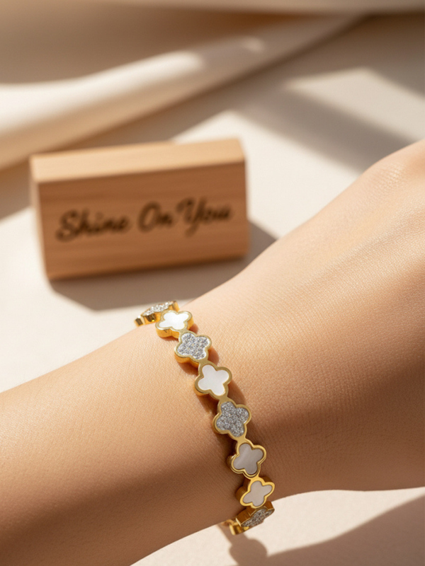 CLOVER HALO BANGLE