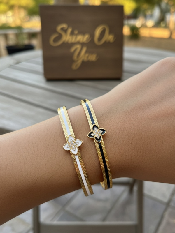 LUXORA CLOVER BANGLE