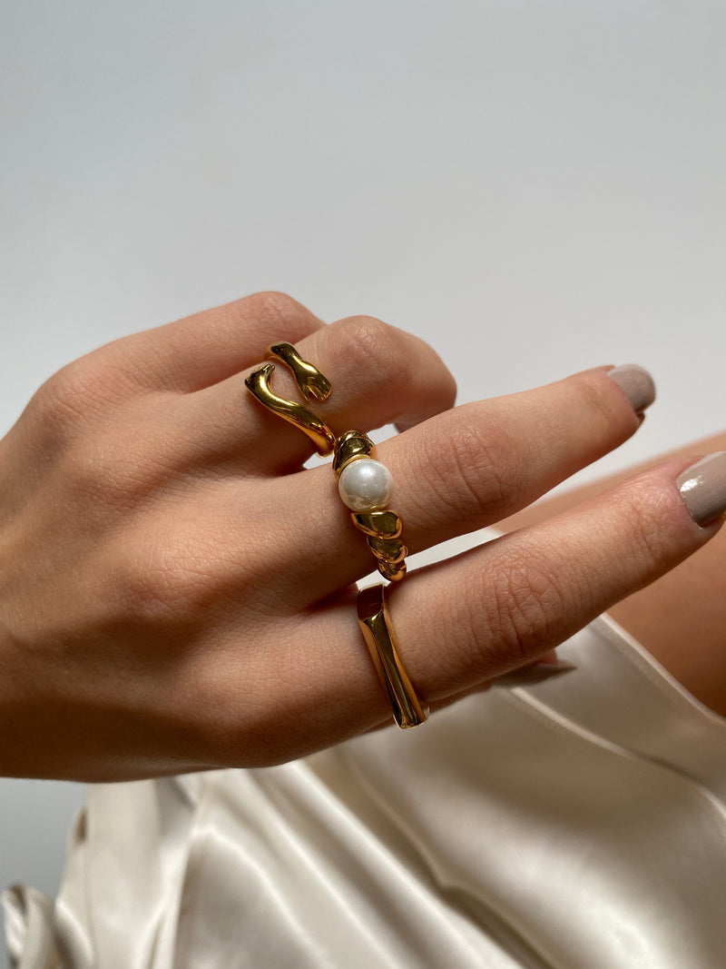 QUEEN OF THE PEARL RING